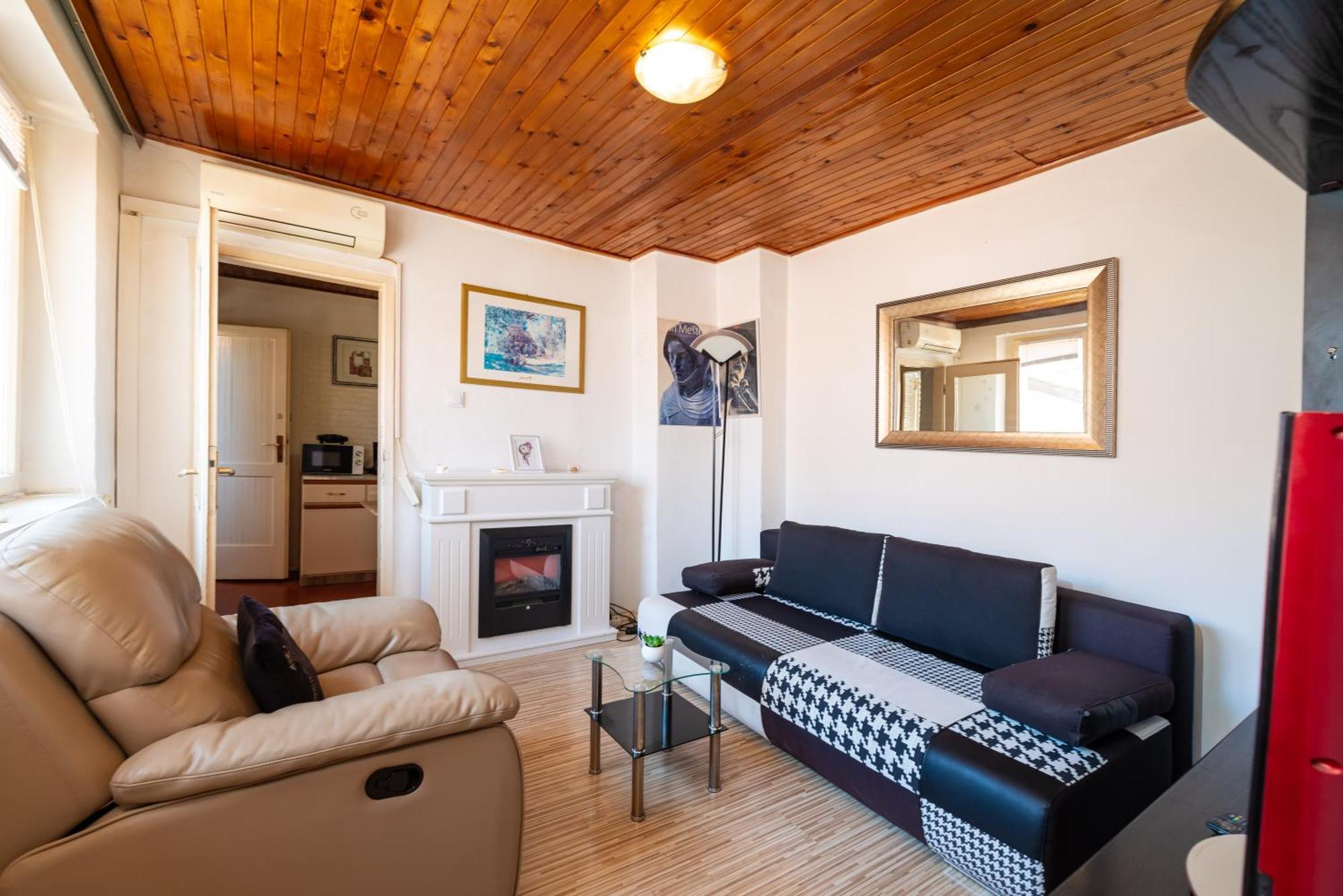 Apartment Timeless Antique Old Town With Terrace *