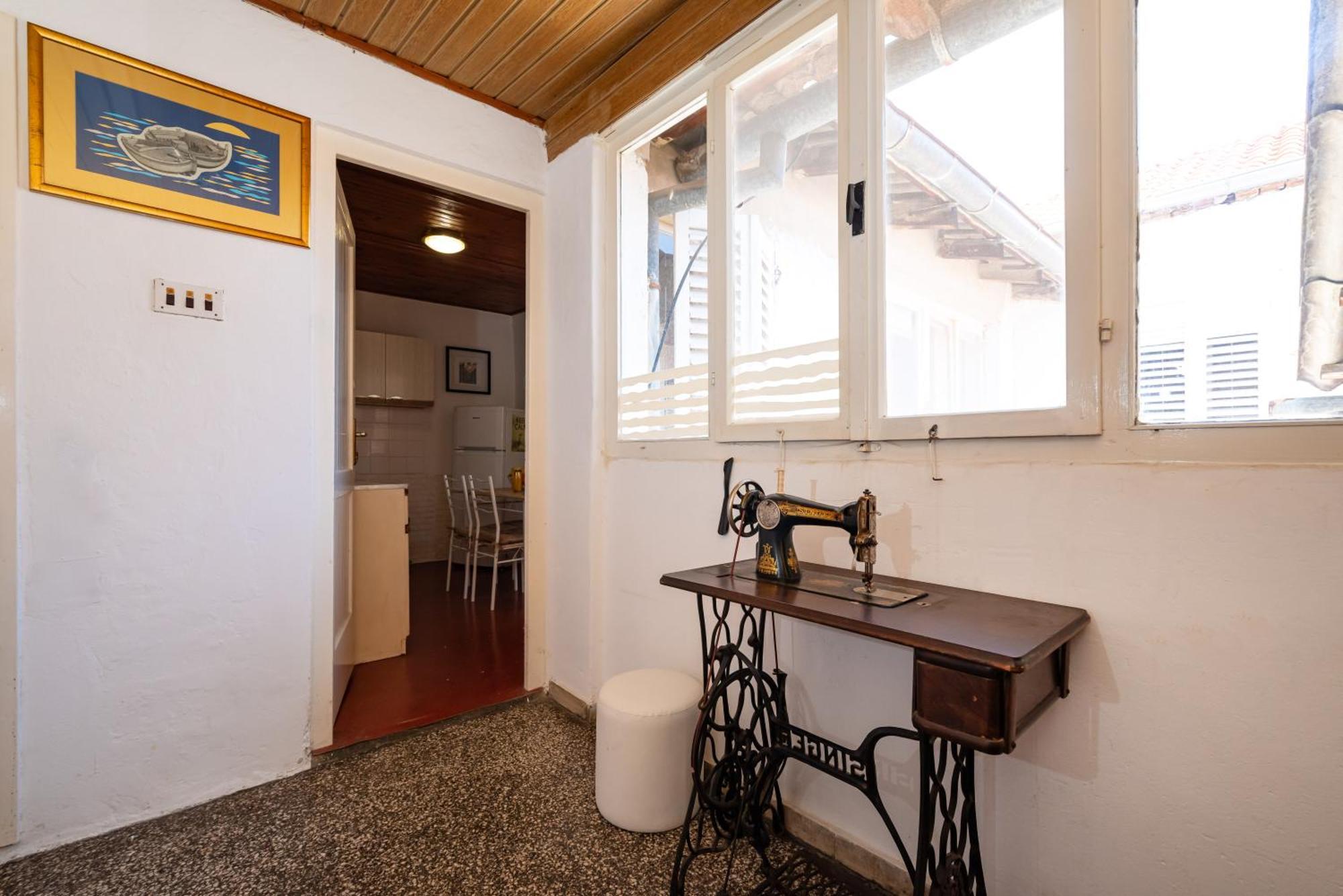 Timeless Antique Old Town With Terrace Apartment
