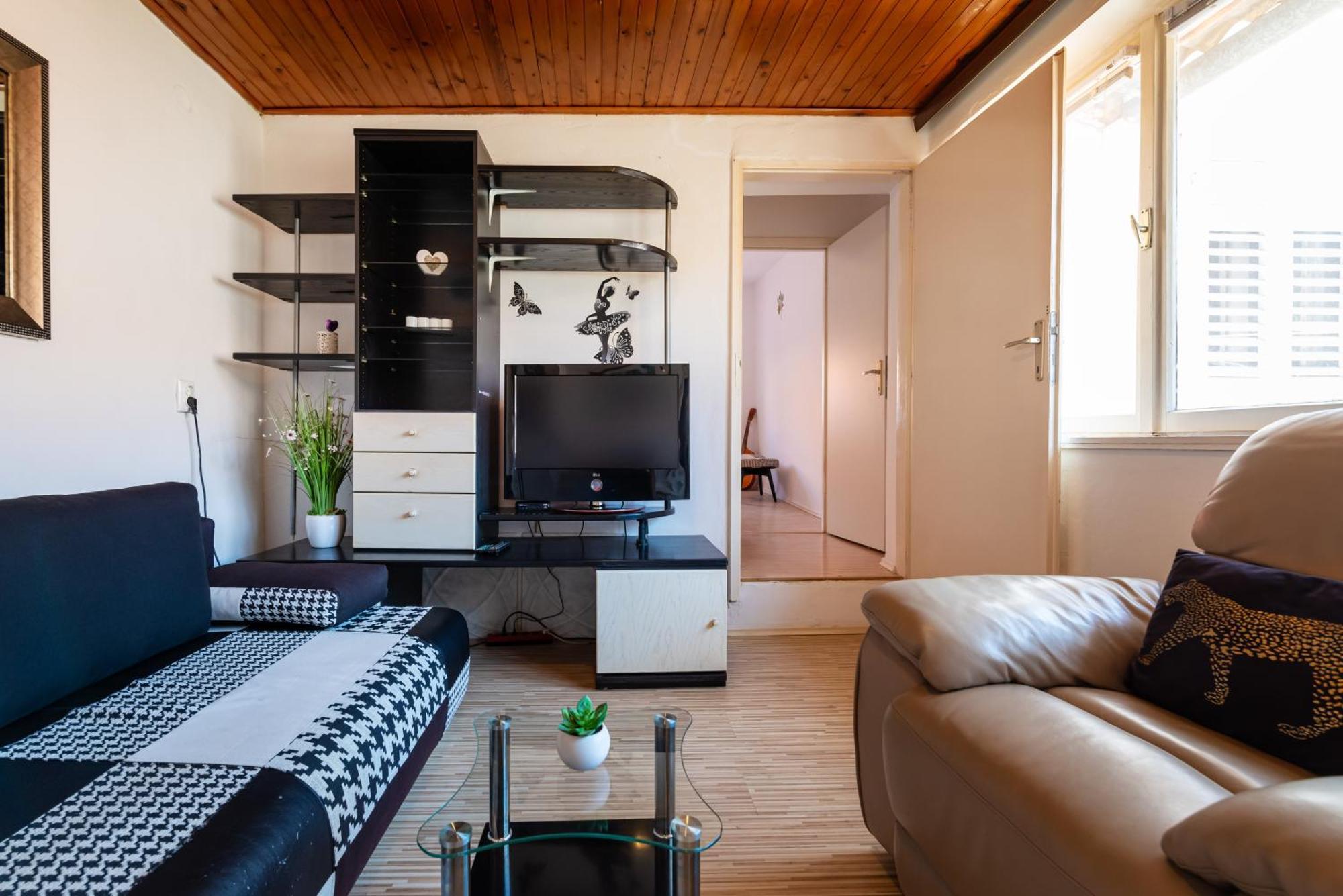 Timeless Antique Old Town With Terrace Apartment *