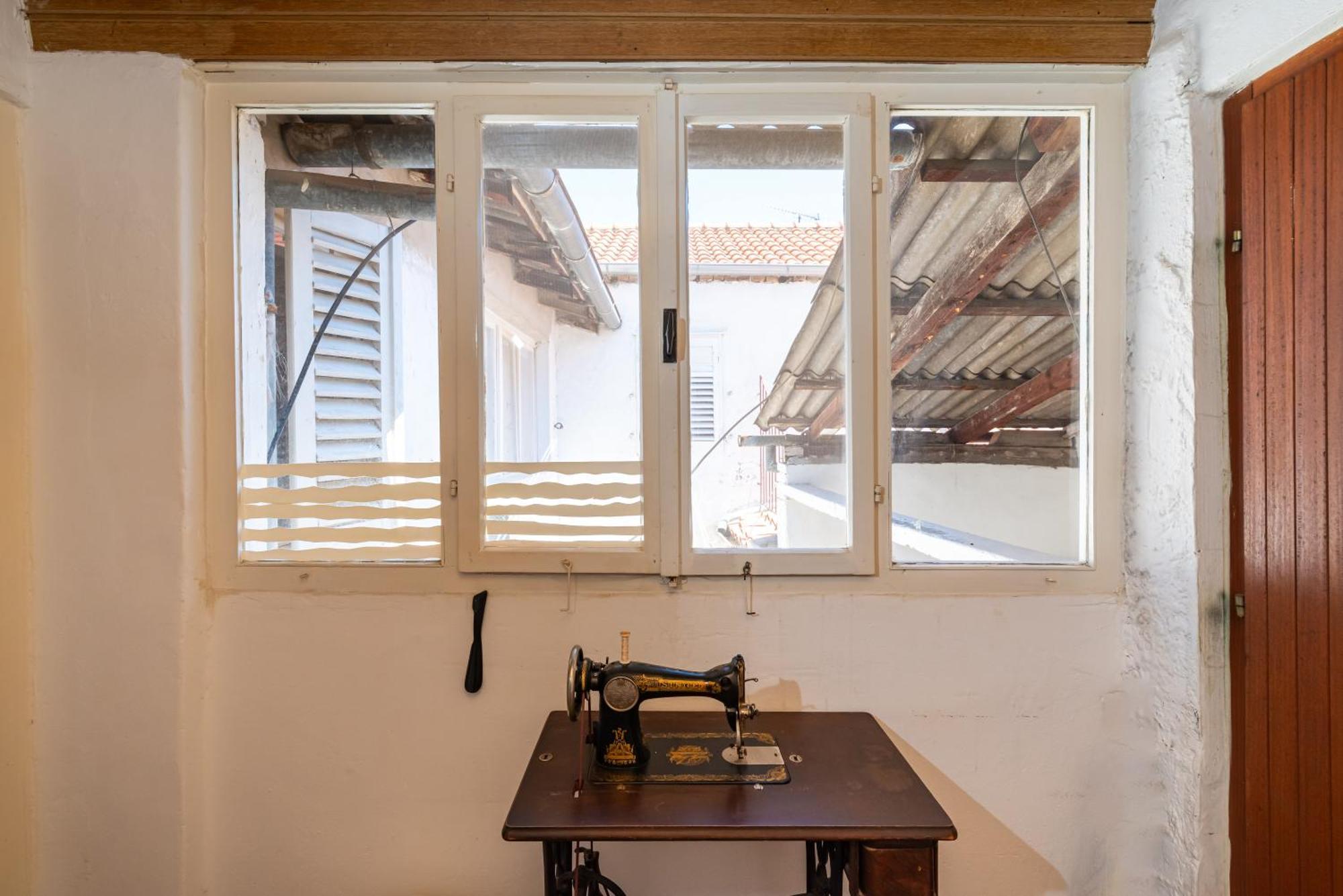 Timeless Antique Old Town With Terrace Apartment