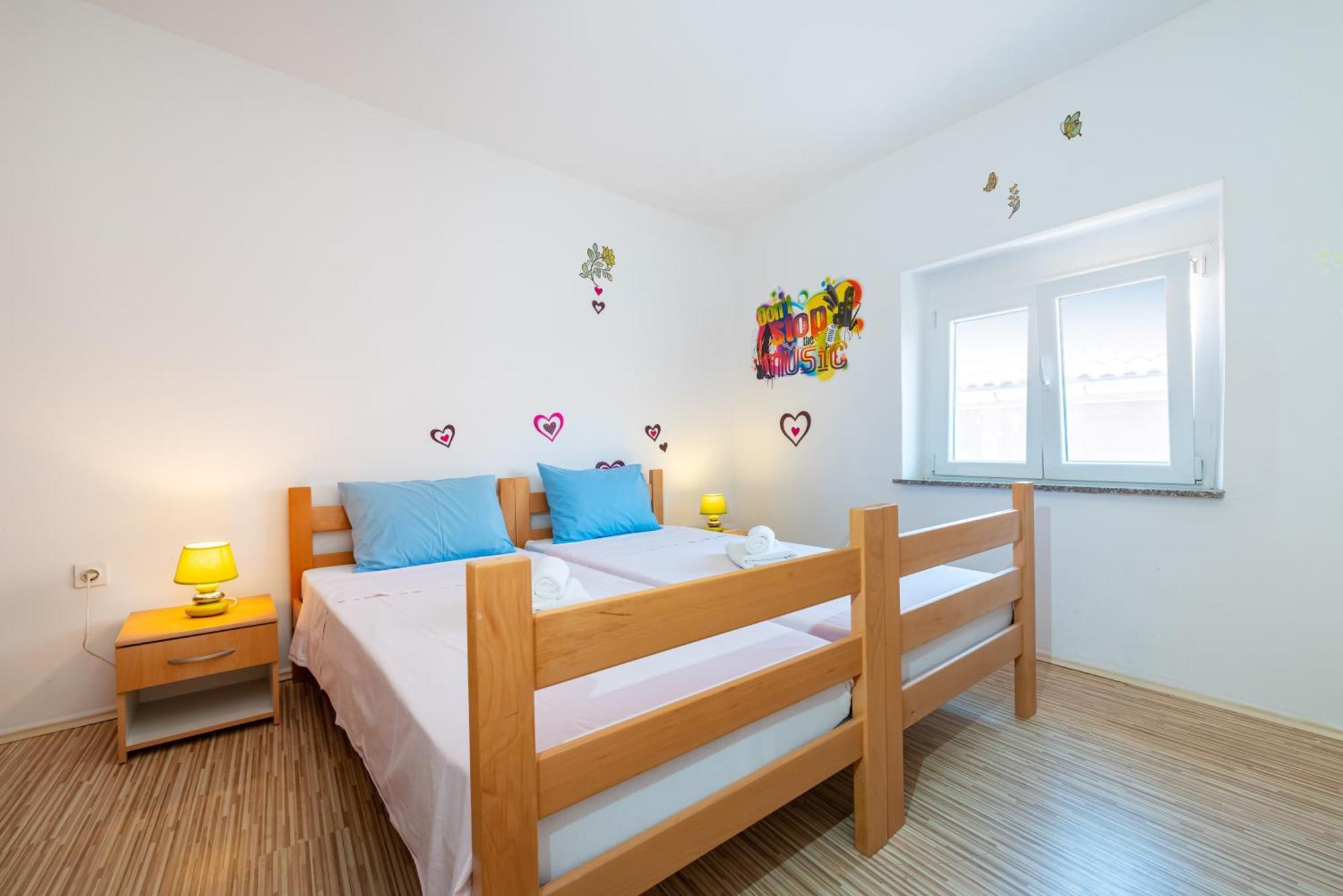 Timeless Antique Old Town With Terrace Apartment *