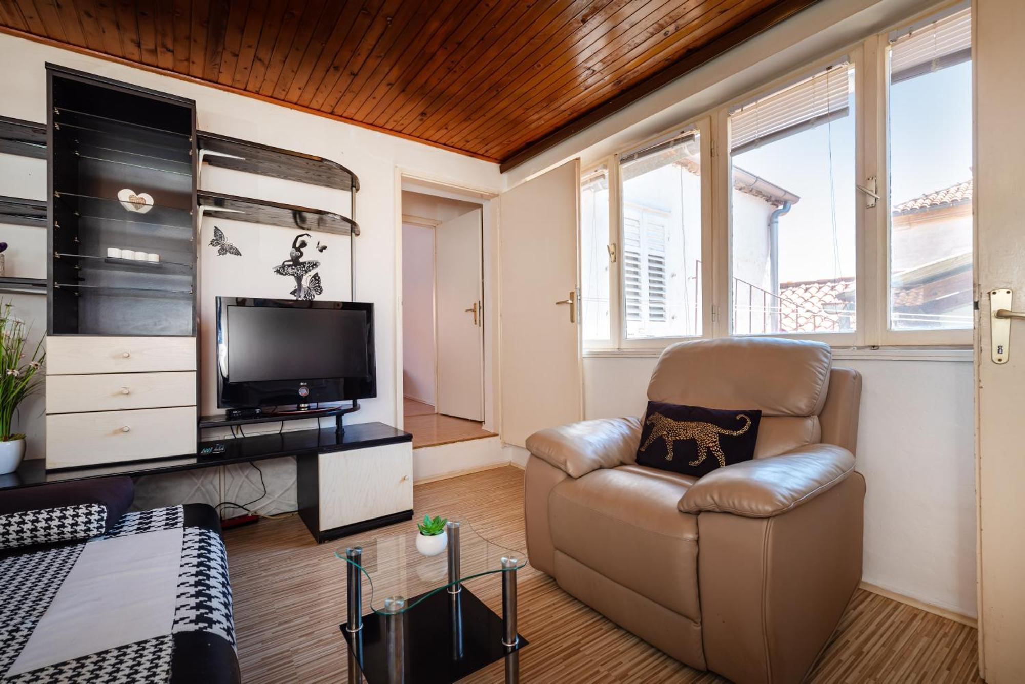 Apartment Timeless Antique Old Town With Terrace